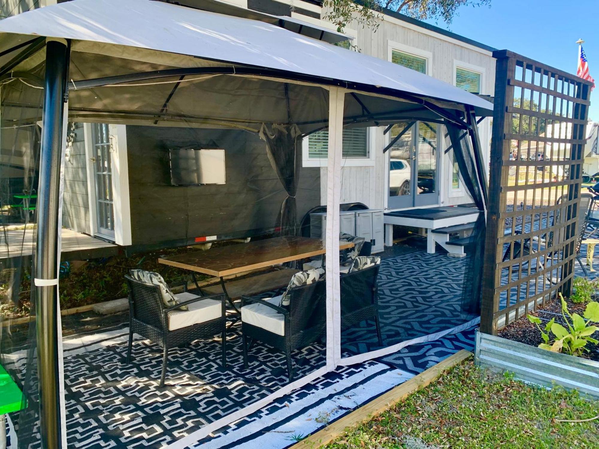 Pet Friendly, Modern Tiny House In Vibrant Clermont Villa Buitenkant foto